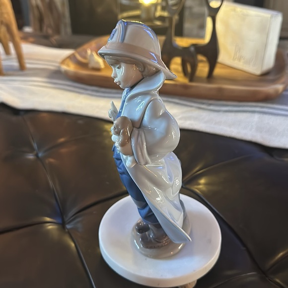 RARE Lladro Little Fireman 06334 w/original box. Mint condition & hard to find! - Picture 8 of 14